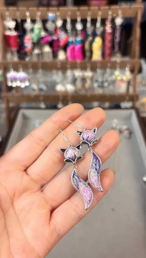 彩云南阁非遗老绣饰品550*