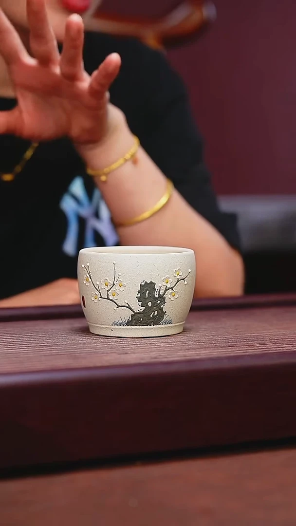 宜兴原矿紫砂  白段白梅