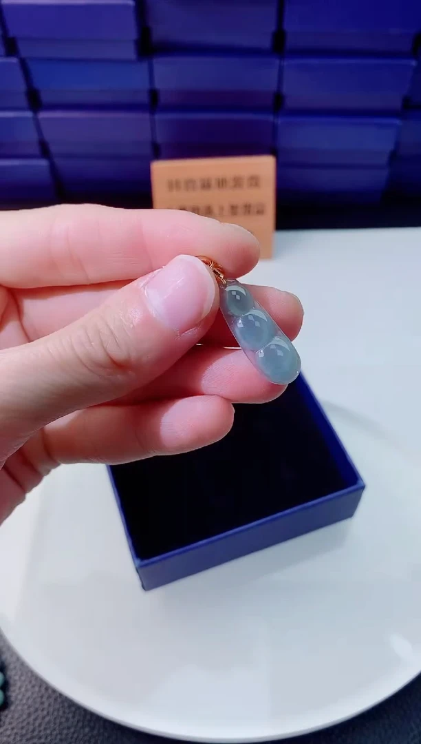 翡翠未镶嵌颈饰