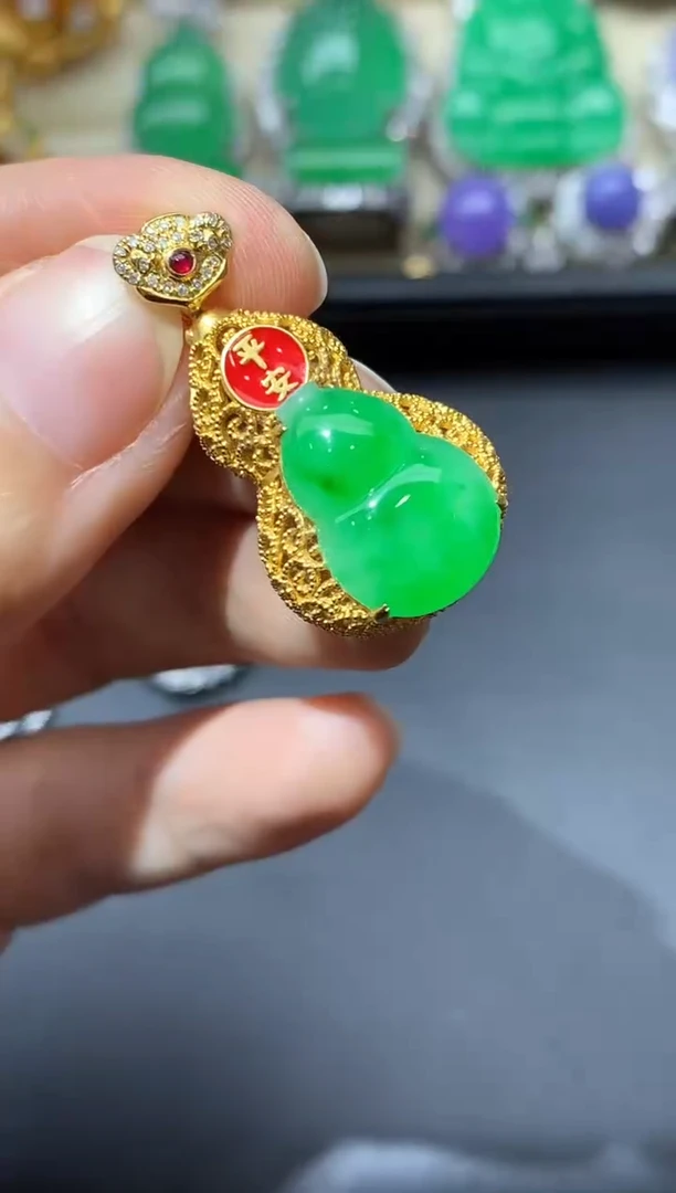 颈饰18K金镶嵌翡翠676-中国好珍宝