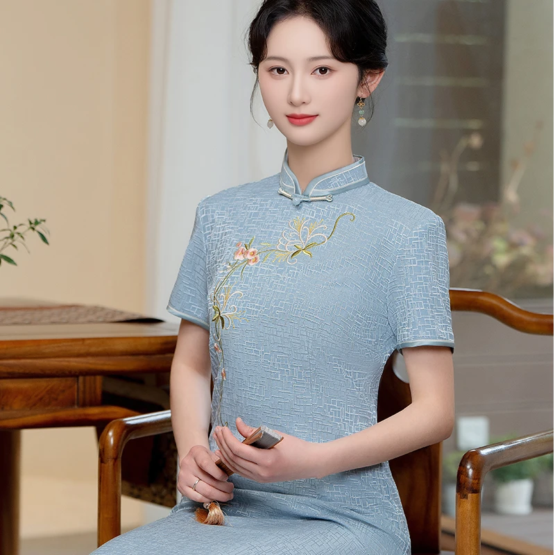 夏季2025新款年轻旗袍改良中国风复古日常妈妈装刺绣中式连衣裙