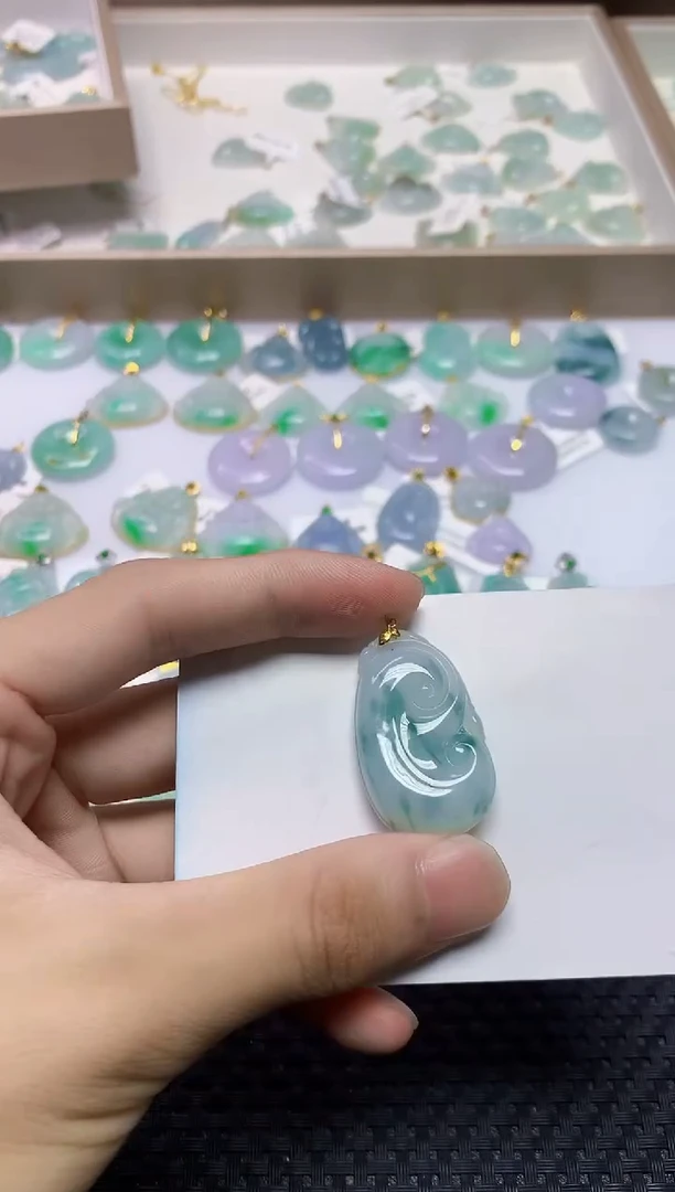 翡翠18K金镶嵌颈饰678687676767