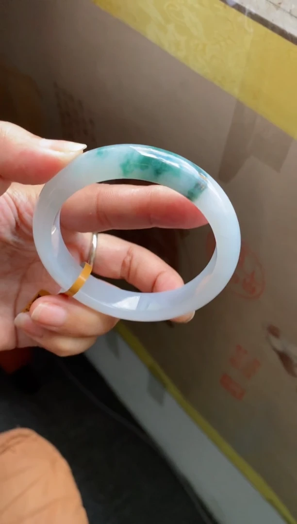 未镶嵌手镯翡翠（巨巨巨天漏）牛奶底冰透胶绿花19号