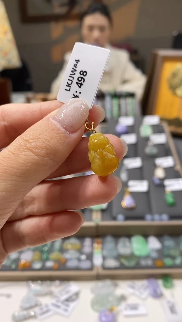 颈饰18K金镶嵌翡翠貔貅