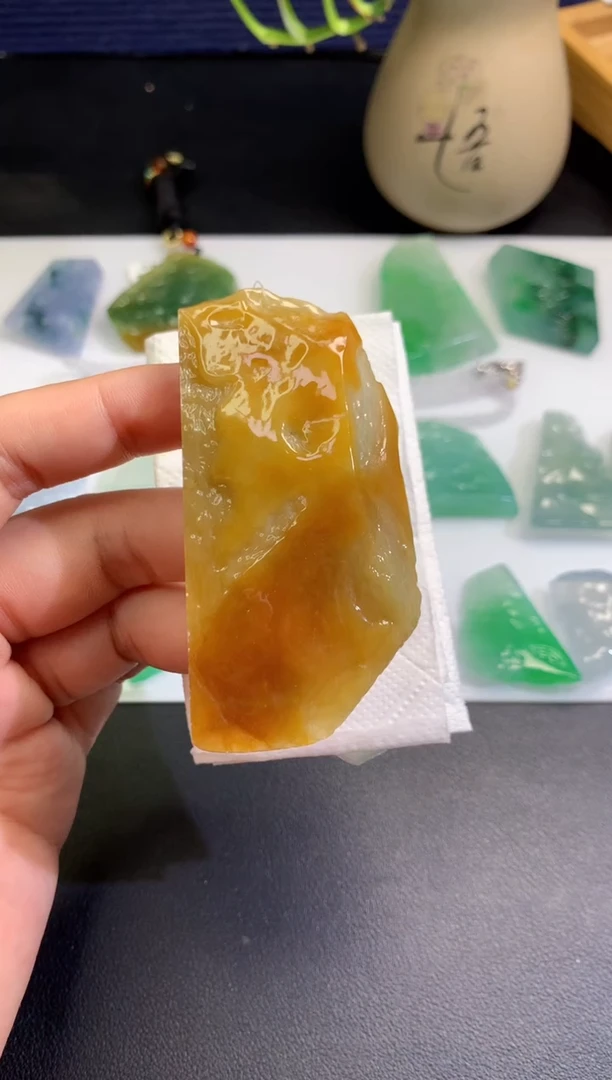 翡翠未镶嵌颈饰