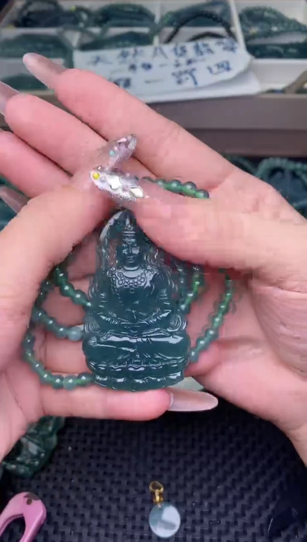 翡翠未镶嵌颈饰