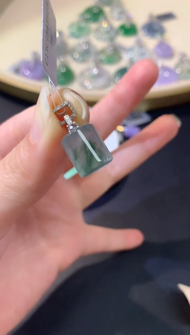 吊坠(不含链)18K金镶嵌翡翠W198|8800