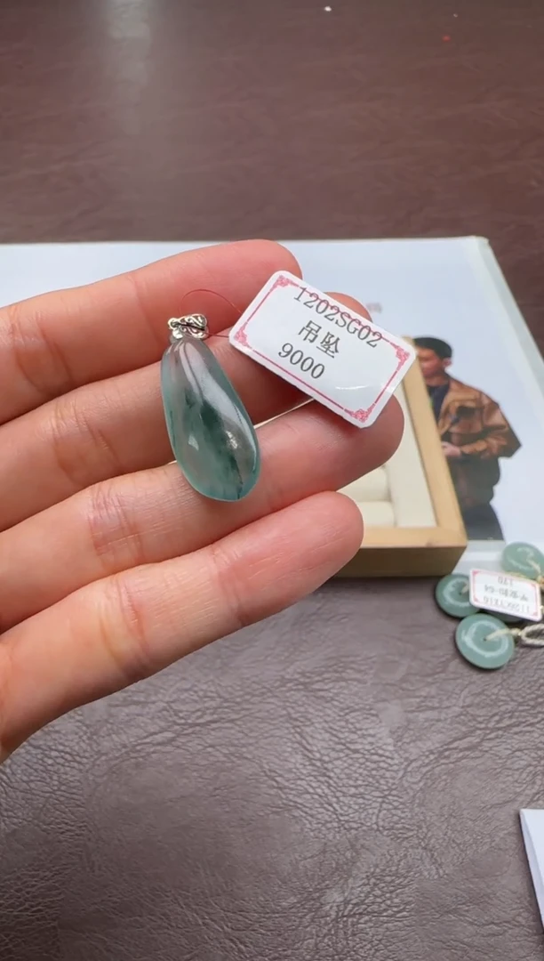 18K金镶嵌挂件翡翠1202SG02