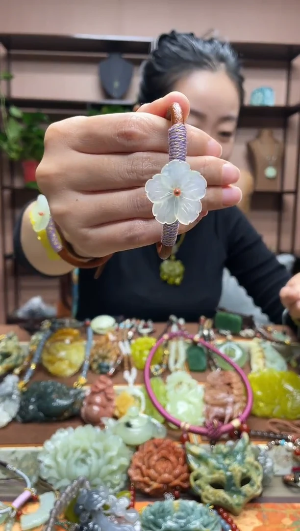 未镶嵌岫玉吊坠多样性发货发其中之一