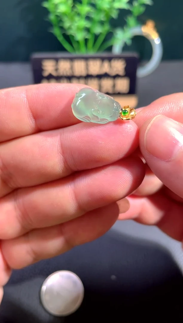 颈饰18K金镶嵌翡翠翡翠