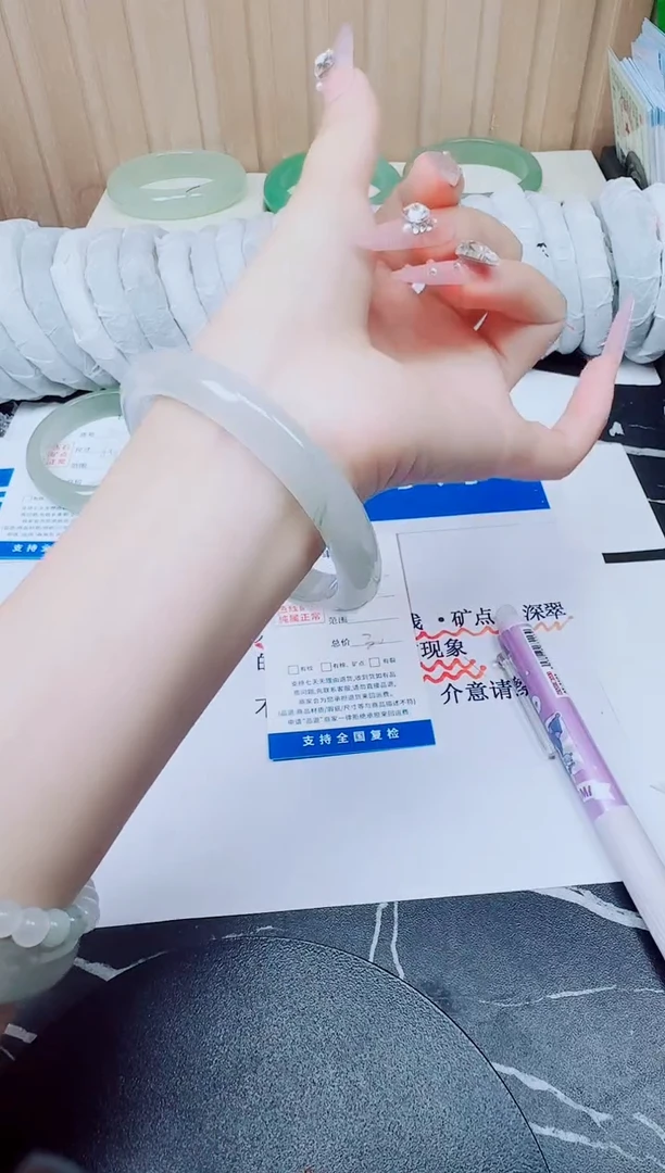 未镶嵌手镯石英质玉57/61.2