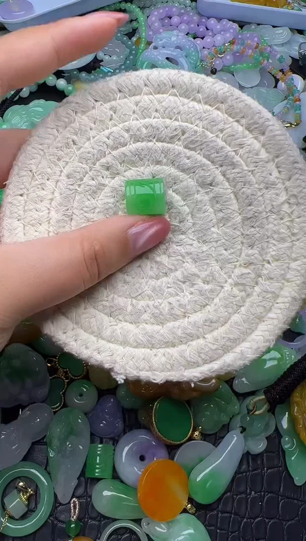 颈饰未镶嵌翡翠天然缅甸翡翠吊坠