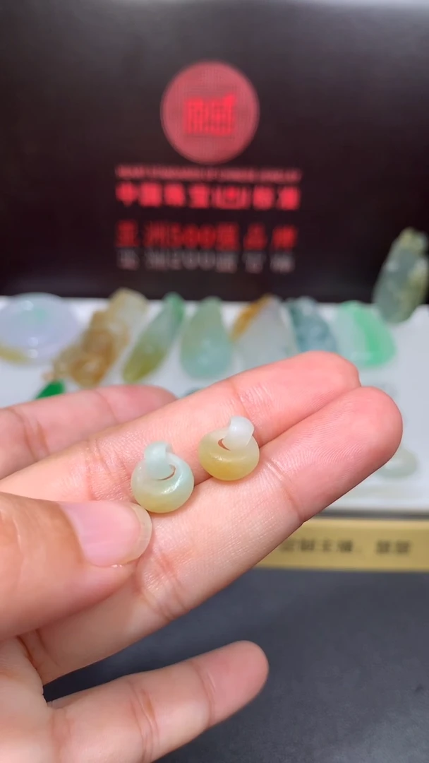 定制翡翠未镶嵌一对