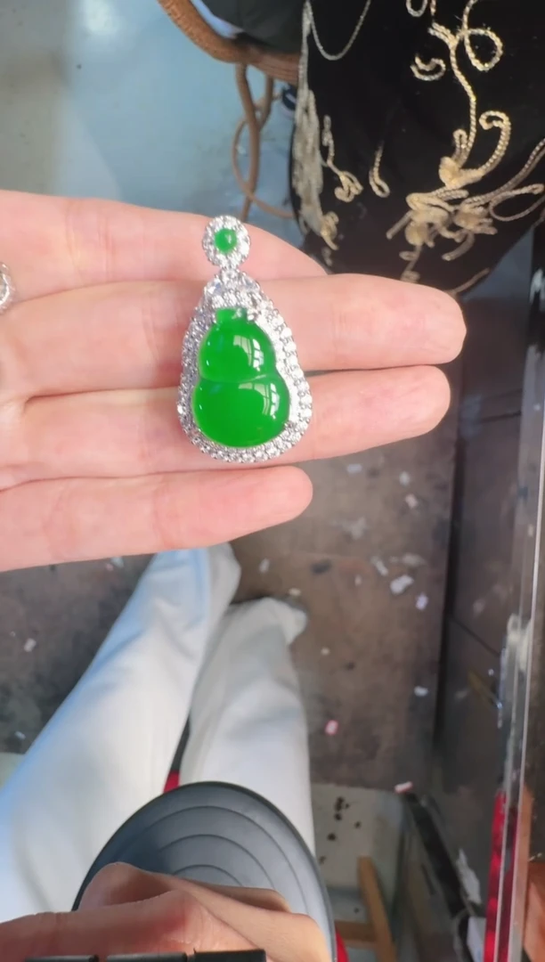 未镶嵌定制翡翠A货有轻微色差属于正常现象，葫芦1