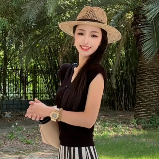 露娜春夏季修身V领白色短袖女2025新款打底衫甜辣设计感小1038