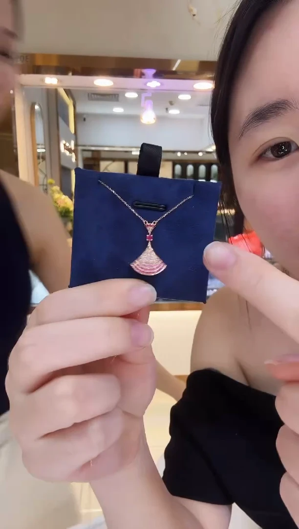 项链蓝宝石18K金镶嵌粉色裙子