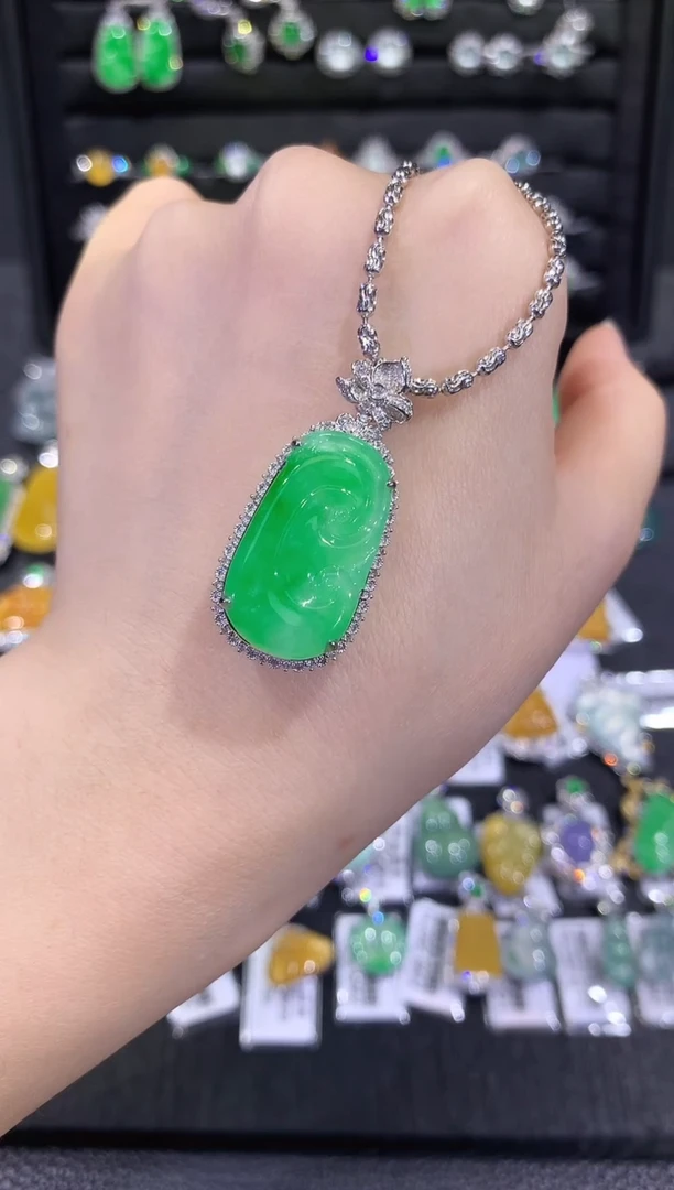 吊坠(不含链)18K金镶嵌翡翠29-如意【不含链