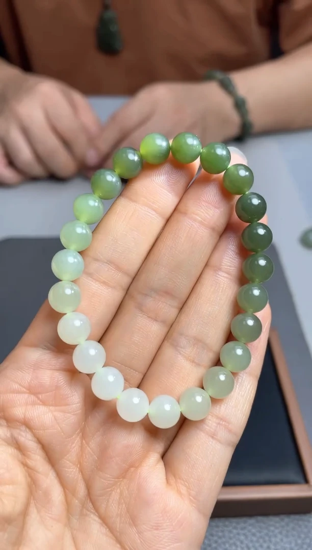 和田玉未镶嵌颈饰1