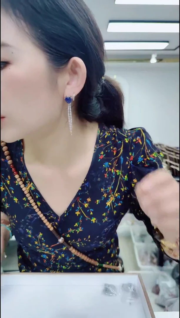 无非金属0188耳钉一对