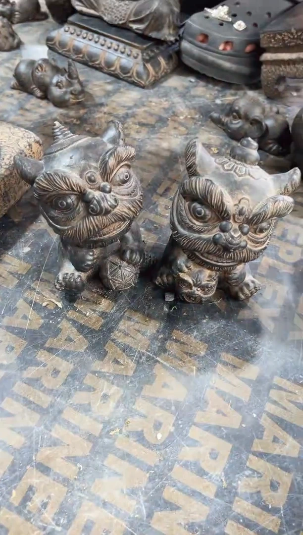 陶土瑞气盈门醒狮一对