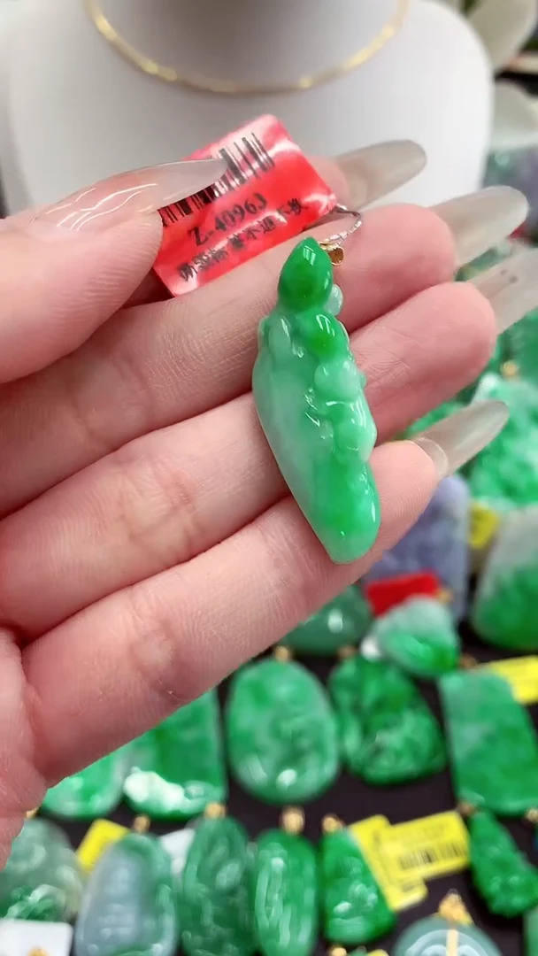 翡翠18K金镶嵌颈饰挂件