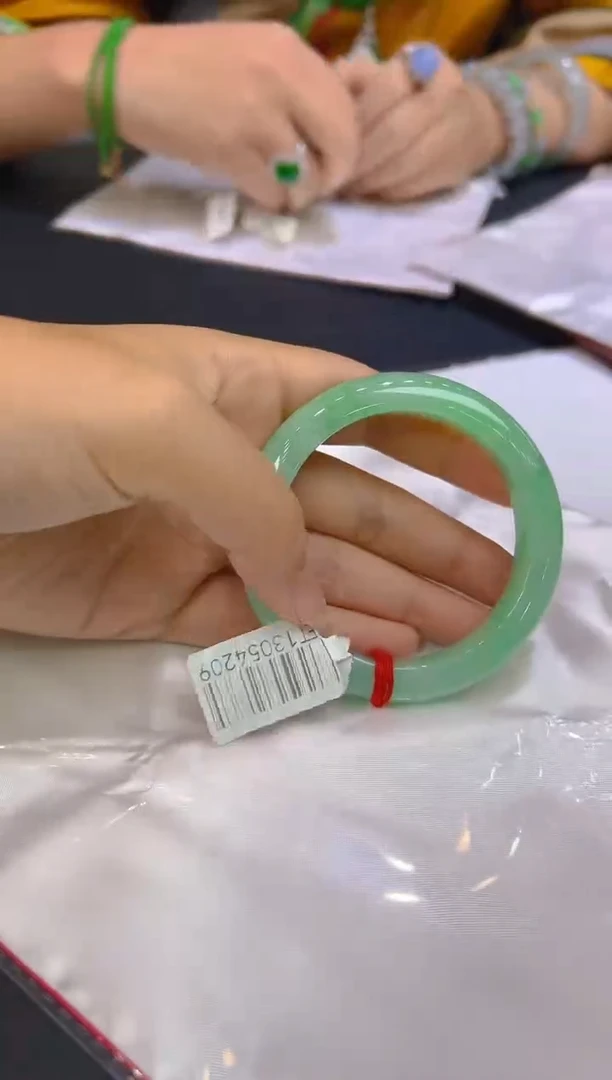 翡翠手镯未镶嵌320