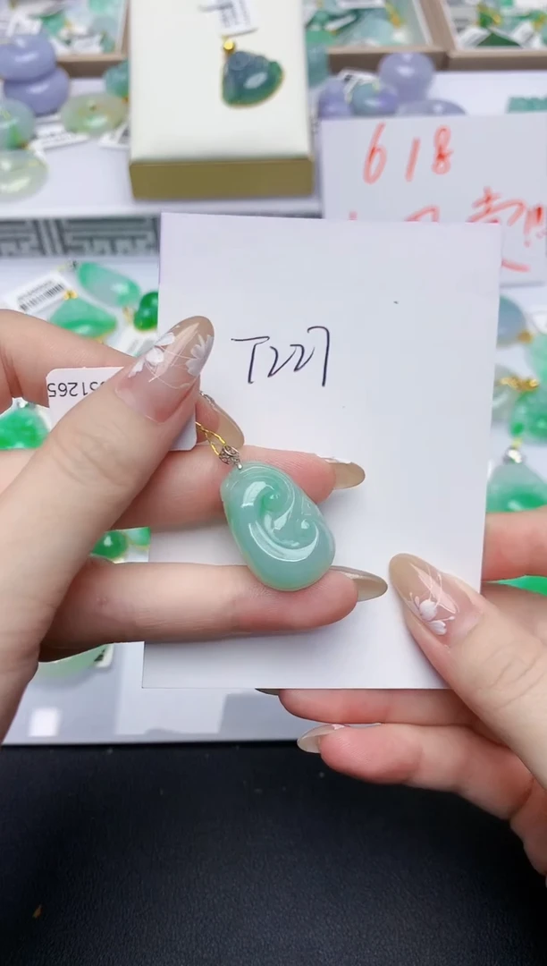 翡翠18K金镶嵌颈饰天然缅甸A货翡翠