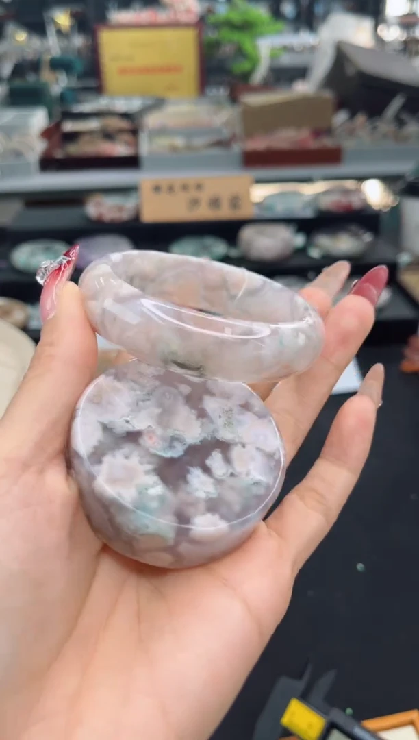 【闪购商品】石英质玉手镯未镶嵌55圈口（赠品镯心）6540027