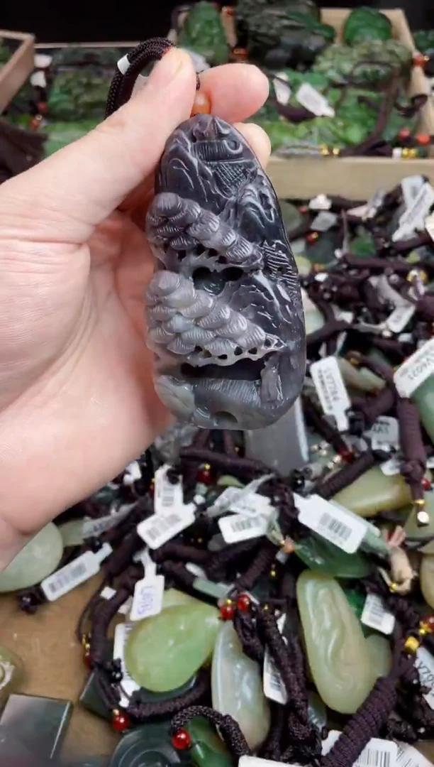 颈饰未镶嵌和田玉1