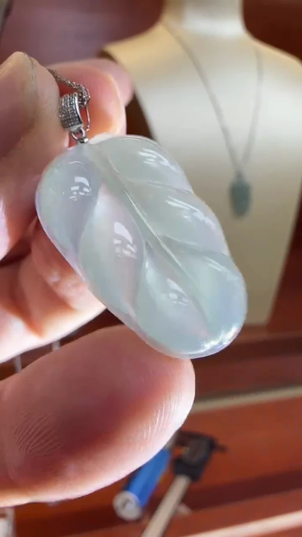 【闪购商品】翡翠挂件18K金镶嵌A货翡翠金镶钻冰叶子吊坠多样性