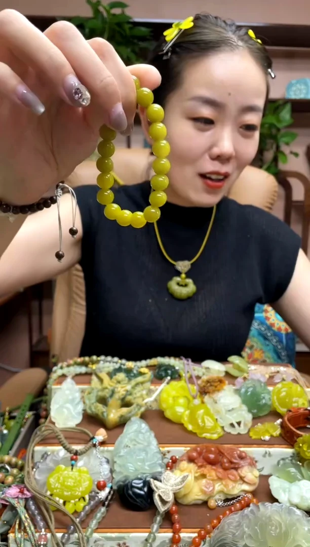 未镶嵌岫玉吊坠多样性发货发其中之一