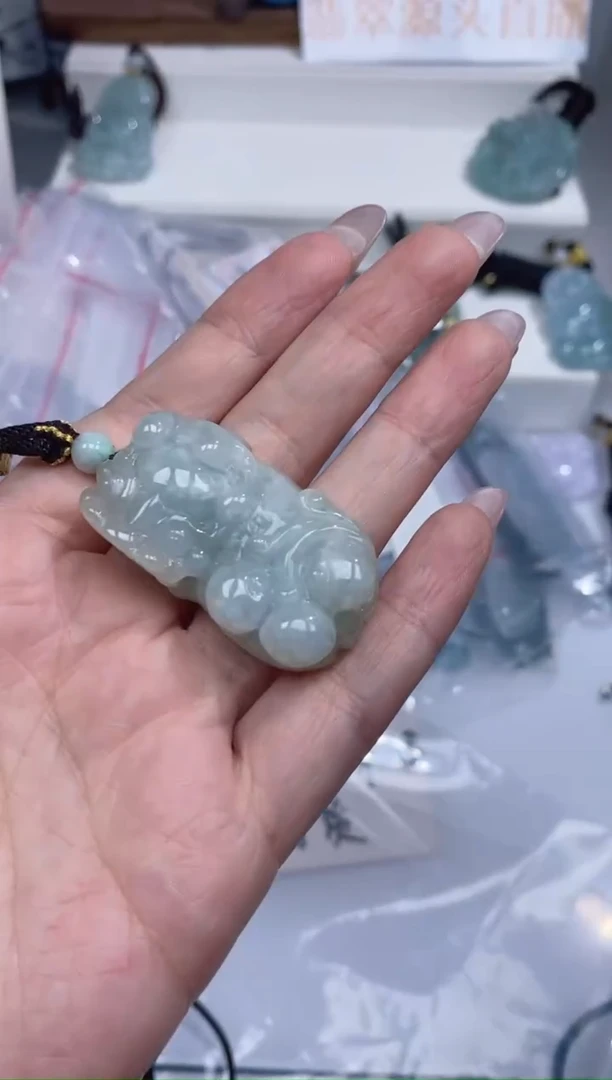 颈饰未镶嵌翡翠吊坠