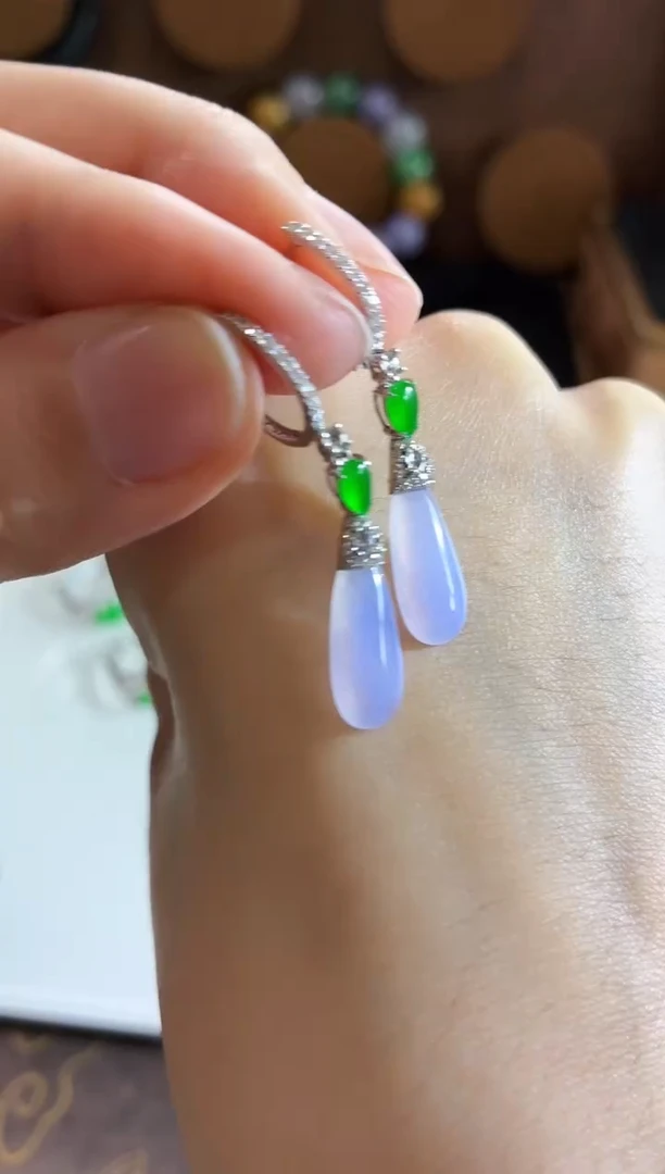 18K金镶嵌翡翠耳饰耳饰