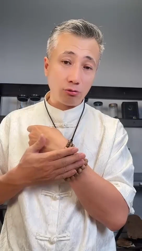 手串沉香海南虫漏花珠虎斑纹0.7的17克