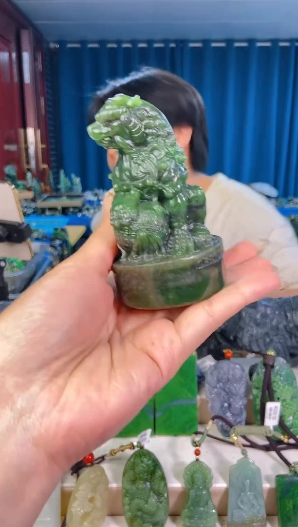 和田玉未镶嵌颈饰1