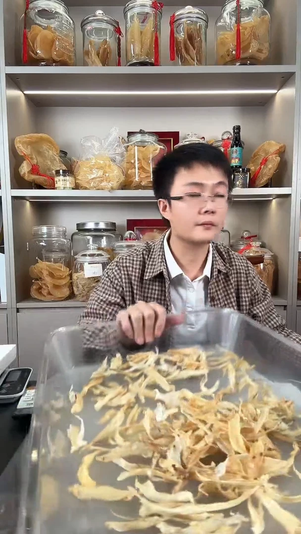 中国大陆小白花胶胶