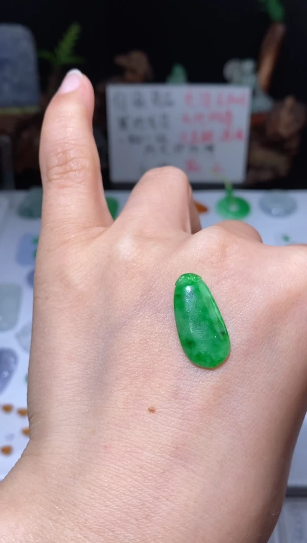 未镶嵌定制翡翠瓜