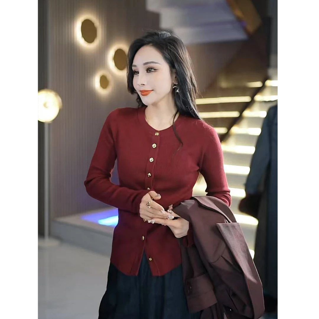 简约时尚百搭修身显瘦圆领长袖女士打底一排扣毛衣开衫6W+12891lu
