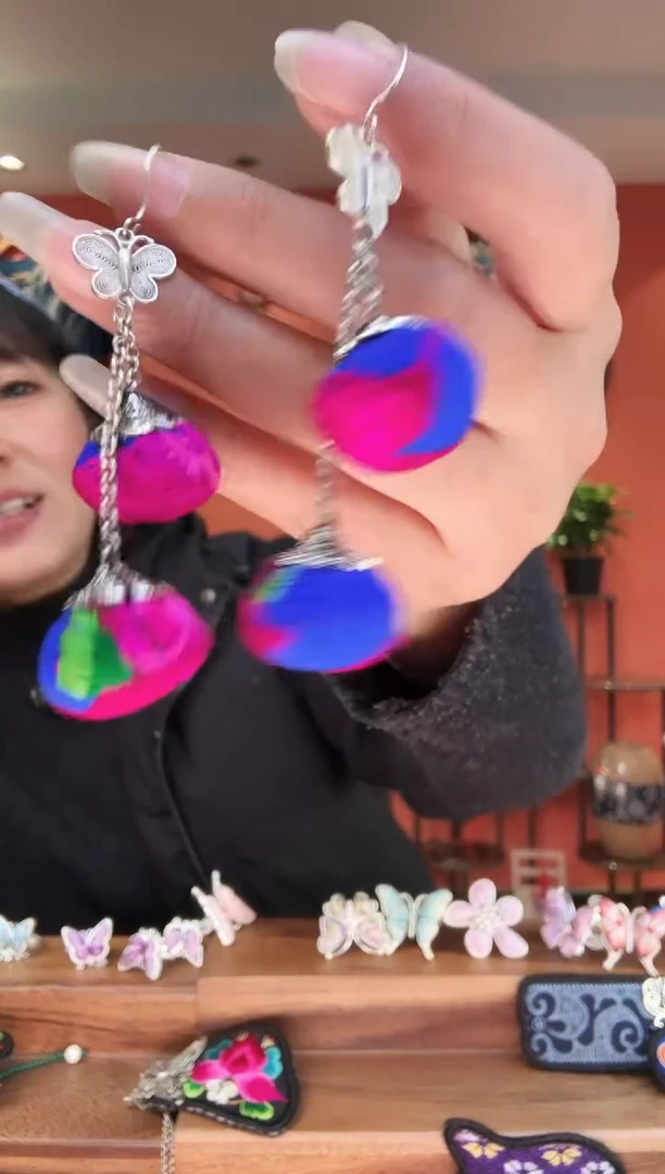 织绣织绣手工苗绣刺绣首饰95