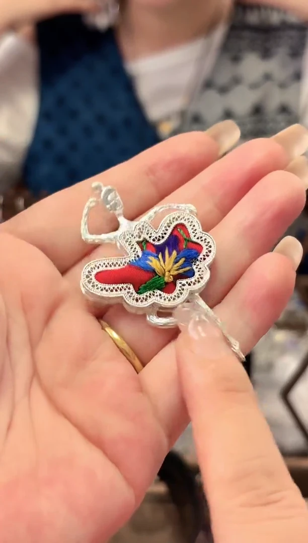 织绣云织谣民族风精美饰品   180