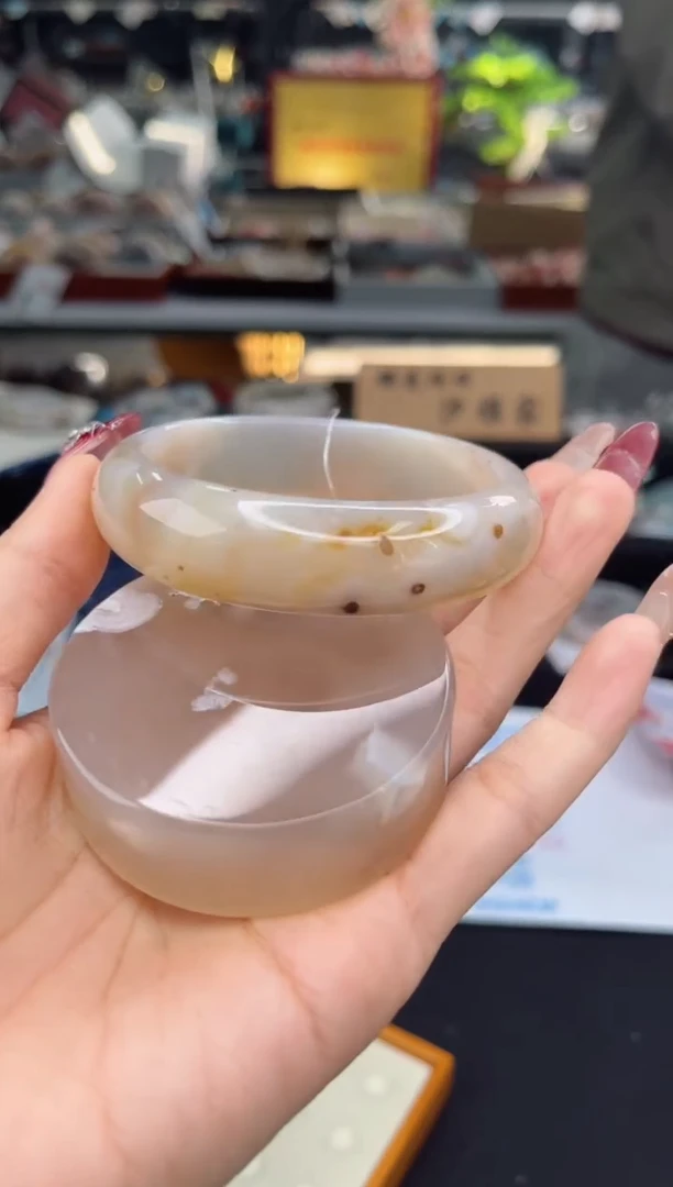 【闪购商品】石英质玉手镯未镶嵌59圈口（不退不换）1539228