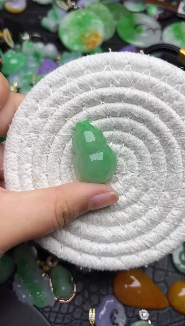 颈饰未镶嵌翡翠缅甸翡翠吊坠