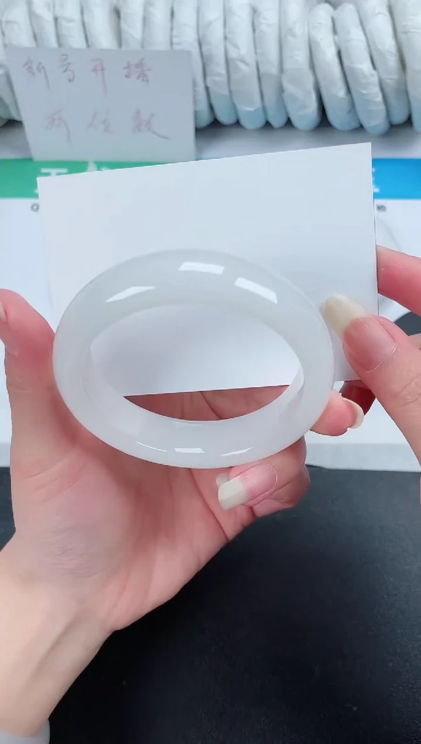 【闪购商品】石英质玉手镯未镶嵌142-58.2