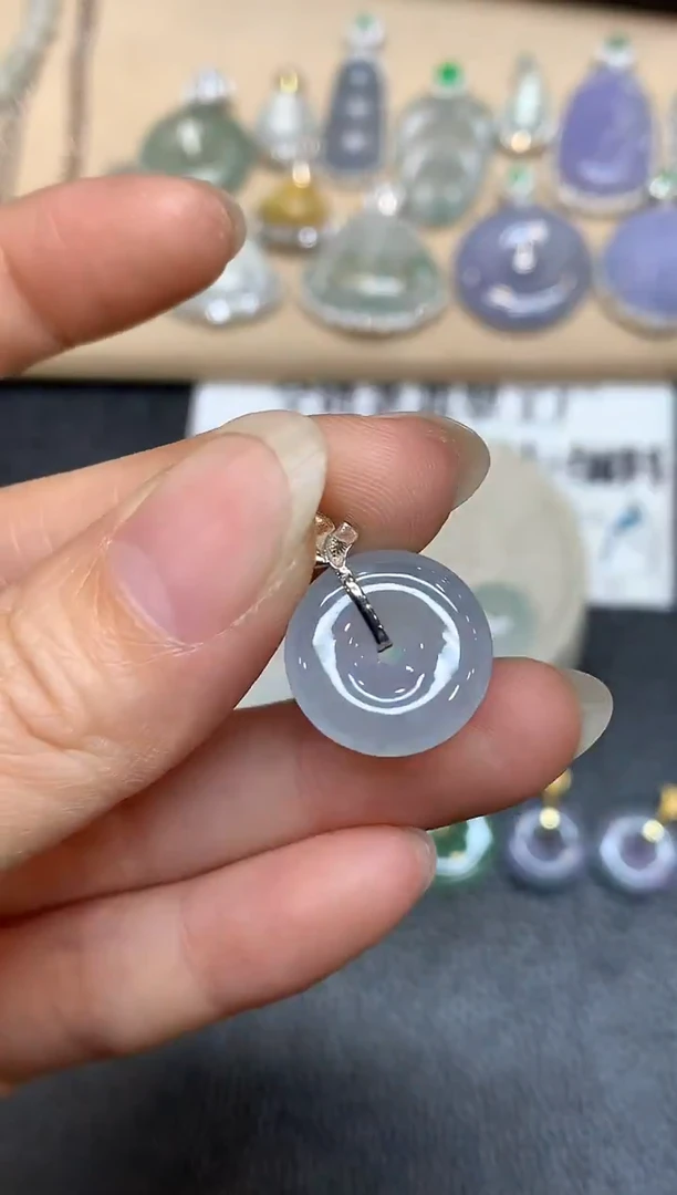 颈饰18K金镶嵌翡翠平安扣【无服务费