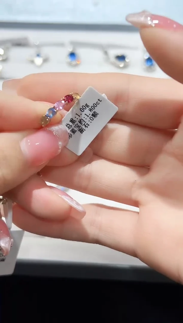 彩色蓝宝石戒指18K金镶嵌·