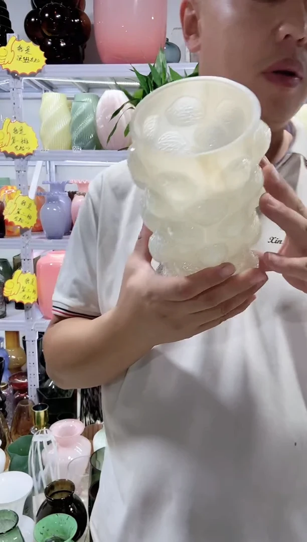 米白色荔枝泡泡筒花瓶微瑕介意勿拍