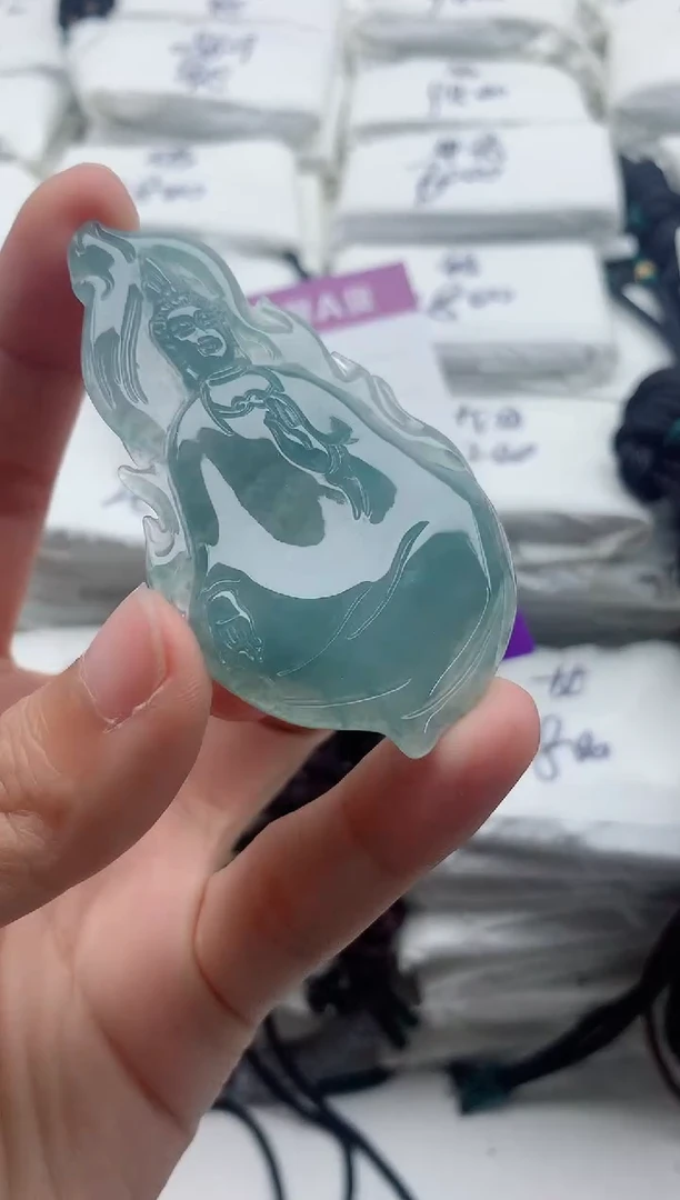 翡翠未镶嵌颈饰··········