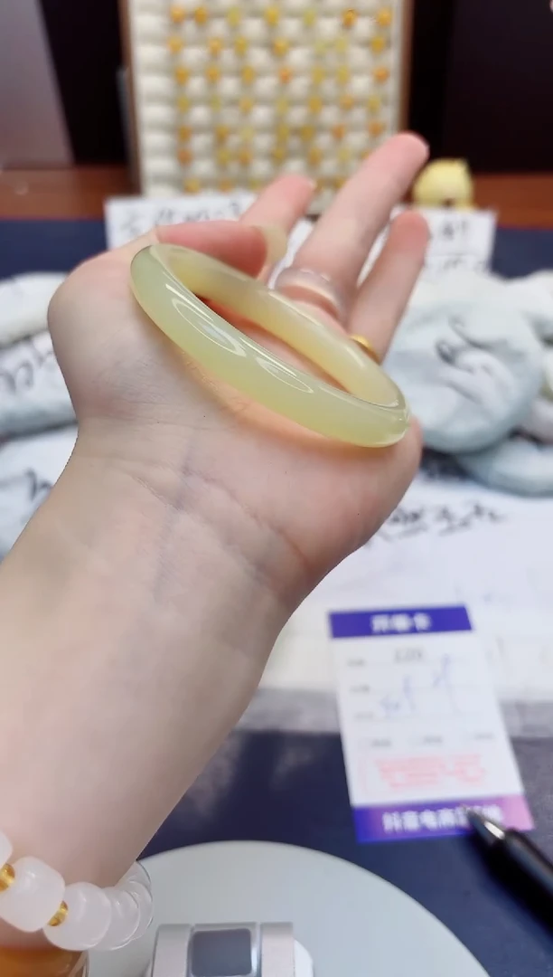 未镶嵌手镯石英质玉220-美人条晴水-圈口52