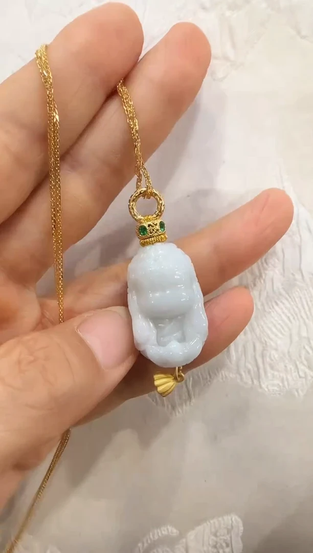 翡翠未镶嵌颈饰国风