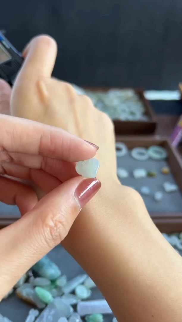 【闪购商品】翡翠吊坠(不含链)未镶嵌130买断